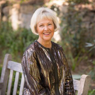 Alumna Makes an Estate Plan Provision and Supports Student Internships